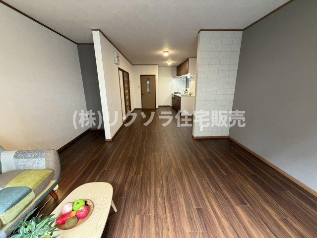 大池町　中古一戸建ての居間・リビング|LDK17.8帖
■物件内覧・資金計画相談・住宅ローン相談、リフォーム相談、お問合せ受付中■
※当日・翌日のご内覧、ご相談はお電話でのお問合せがスムーズです！