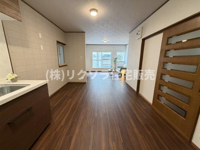 大池町　中古一戸建ての居間・リビング|LDK17.8帖
■物件内覧・資金計画相談・住宅ローン相談、リフォーム相談、お問合せ受付中■
※当日・翌日のご内覧、ご相談はお電話でのお問合せがスムーズです！
