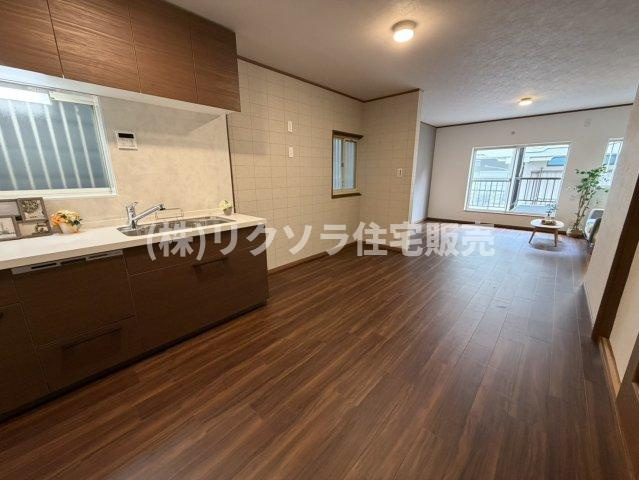 大池町　中古一戸建ての居間・リビング|LDK17.8帖
■物件内覧・資金計画相談・住宅ローン相談、リフォーム相談、お問合せ受付中■
※当日・翌日のご内覧、ご相談はお電話でのお問合せがスムーズです！