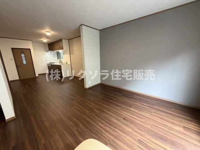 大池町　中古一戸建ての居間・リビング|LDK17.8帖
■物件内覧・資金計画相談・住宅ローン相談、リフォーム相談、お問合せ受付中■
※当日・翌日のご内覧、ご相談はお電話でのお問合せがスムーズです！