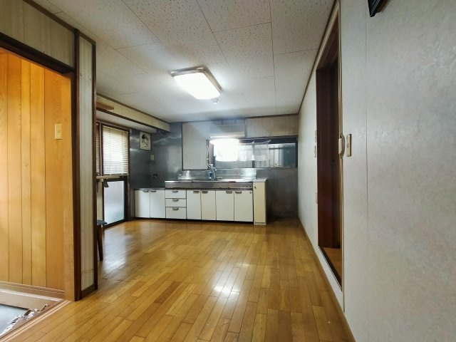 神島町平家建てのキッチン