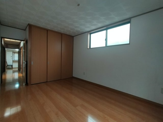 神島町平家建ての洋室