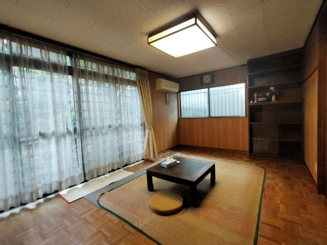 神島町平家建ての洋室