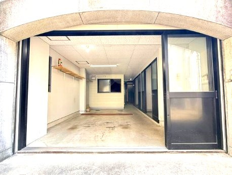 五条堀川店舗のエントランス
