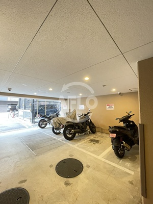 セレニテ桜川駅前プリエの駐車場|セレニテ桜川駅前プリエ　バイク置き場