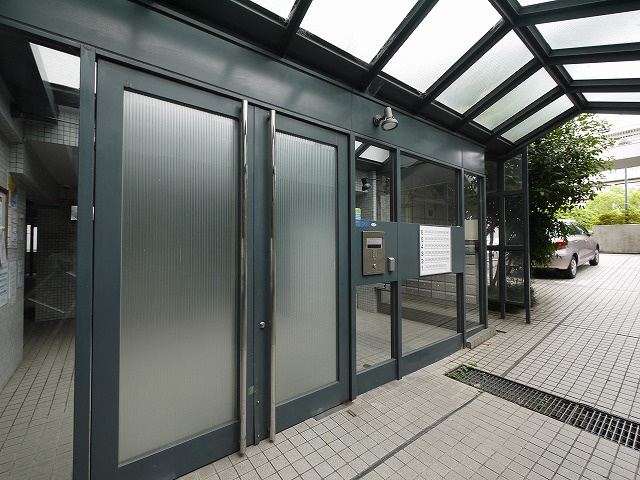 ライフコート萩の台のエントランス