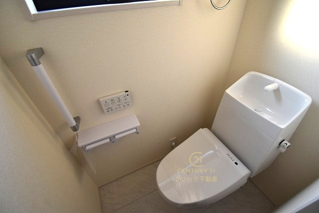 リーブルガーデン  水戸市大串町　2期　限定1棟！のトイレ|毎日使う空間と機能だから、いつまでも清潔なスペースであってほしいのがトイレです。お掃除しやすいシンプルなデザインです。