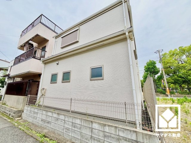 尼崎市北大物町の外観|阪神本線・なんば線「大物」駅まで徒歩13分、JR東海道本線・福知山線・東西線「尼崎」駅まで徒歩19分の立地。