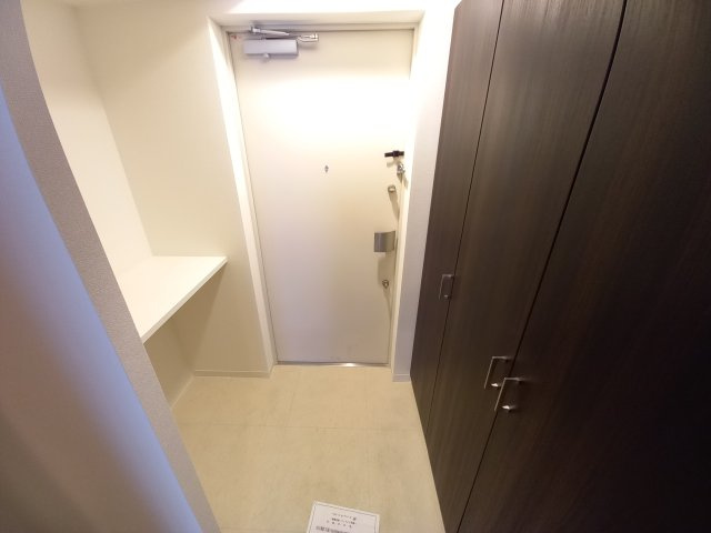 エステムプラザ神戸大開通ルミナスの玄関