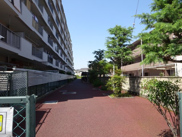 サンハイム長岡京のその他|植栽の管理が行き届いています。
