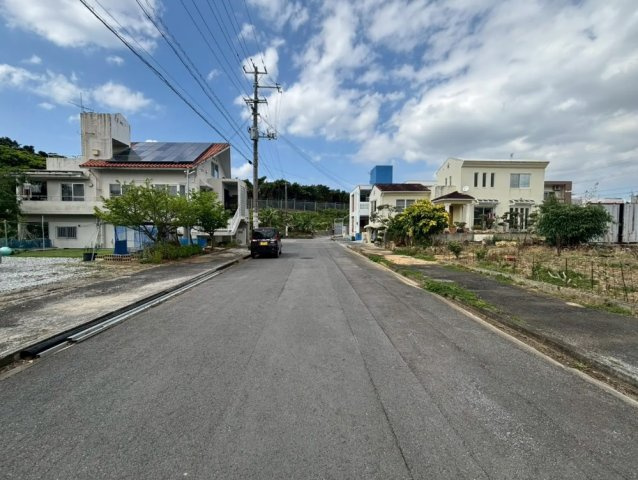 北谷上勢頭Ⅳ（全2区画）の前面道路含む現地写真|※西側公道8m♪