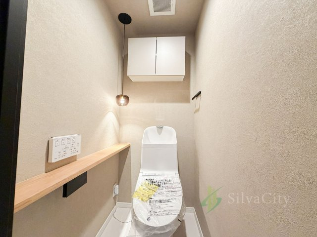 アイビハイツ三田のトイレ|清潔感と落ち着きに配慮されたトイレスペース。シンプルで洗練された空間が、毎日を快適に支えてくれます。 