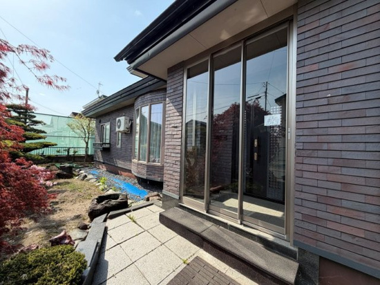 北見市高栄西町３丁目４番１号、(土地)緑ヶ丘２丁目　中古売家の玄関