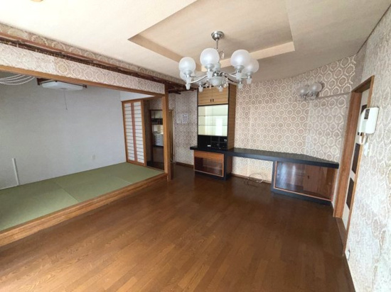 北見市高栄西町３丁目４番１号、(土地)緑ヶ丘２丁目　中古売家の居間・リビング