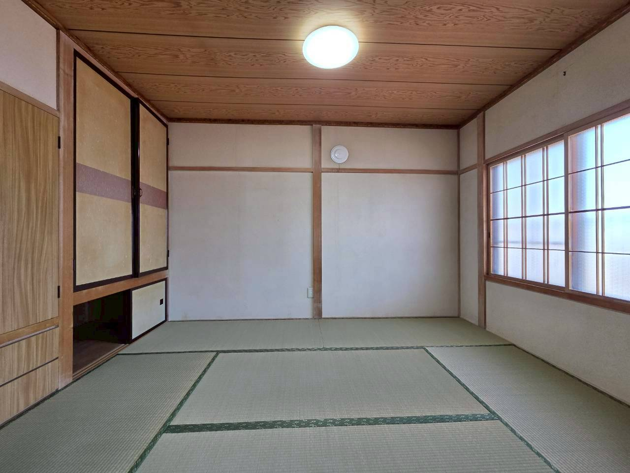 桜ケ岡3丁目　中古住宅の和室|2階和室6帖（真ん中）