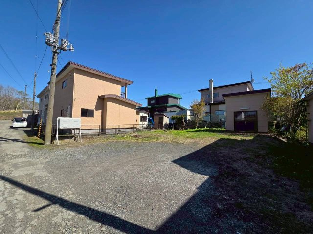 桜ケ岡3丁目　中古住宅の外観|駐車スペース（こちらの敷地も売買対象に含まれています）