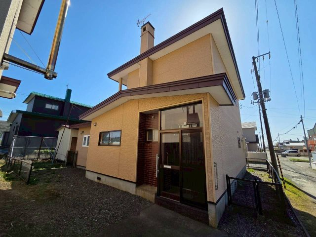 桜ケ岡3丁目　中古住宅の玄関|風除室付き
