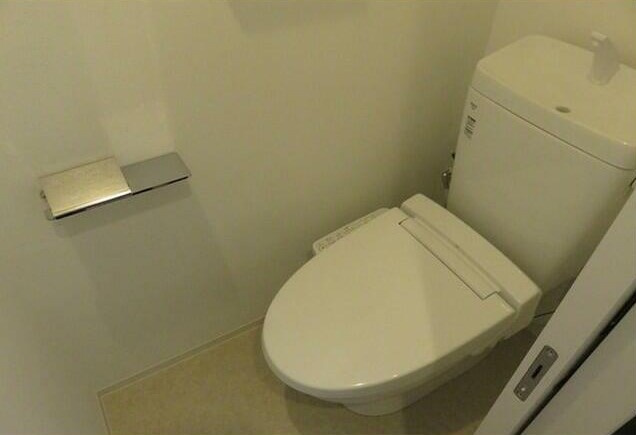 府中市本宿町２丁目の賃貸マンションのトイレ