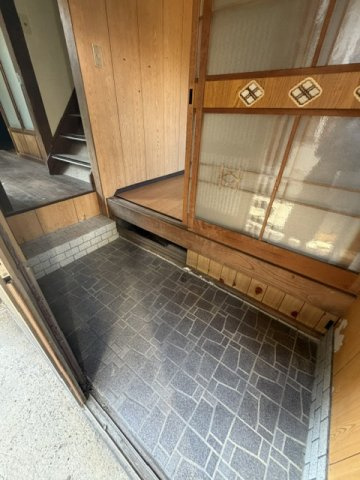 福川3丁目18-6一戸建ての玄関