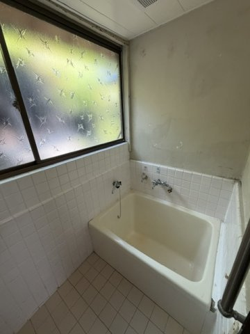 福川3丁目18-6一戸建ての浴室