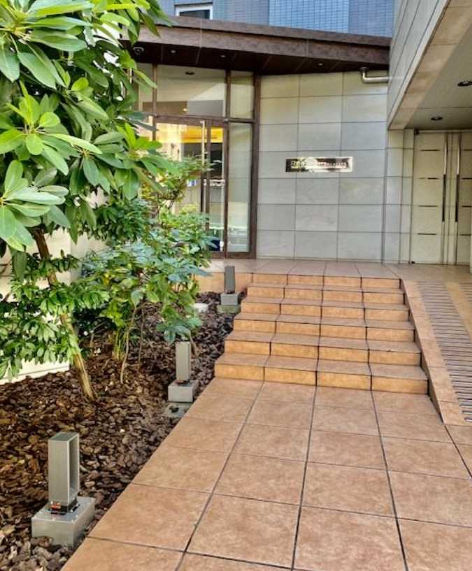 レジディア三軒茶屋　1Fコンビニ　駅近　リノベーションのエントランス