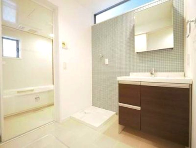 上ヶ原四番町の独立洗面台|収納力と機能性に優れたお手入れラクラク洗面化粧台
