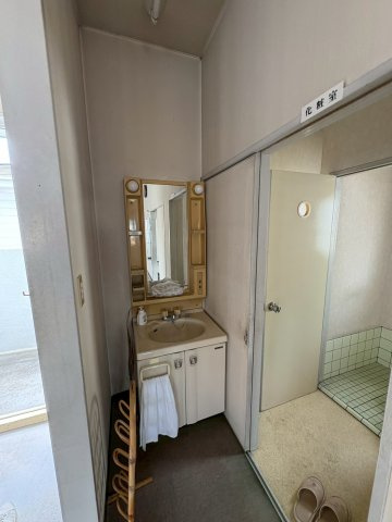 秦野市曽屋の店舗事務所の内装