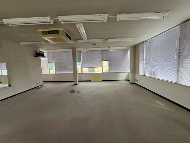 秦野市曽屋の店舗事務所のロビー
