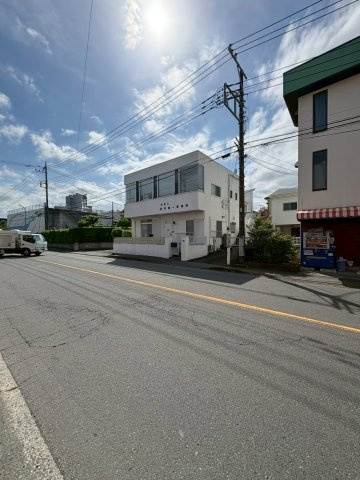 秦野市曽屋の店舗事務所の外観