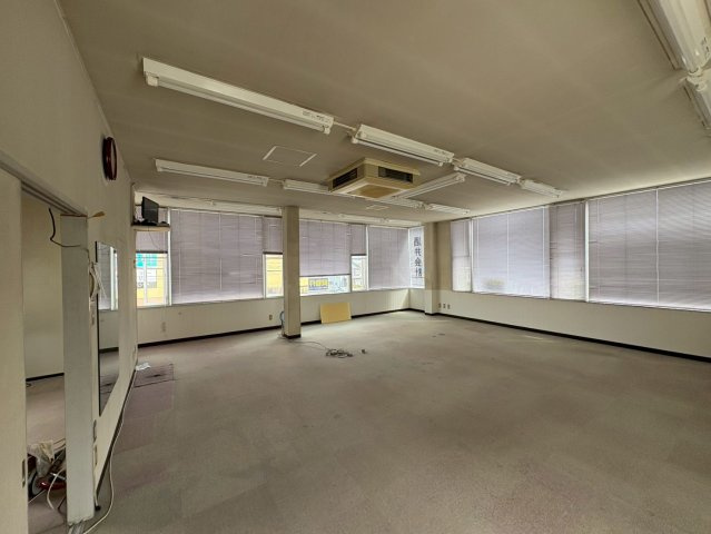 秦野市曽屋の店舗事務所のロビー