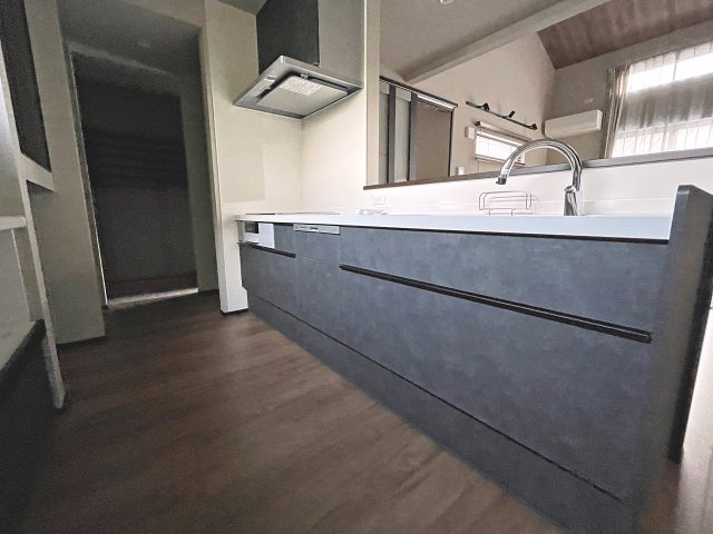 新築戸建・新築建売　三春町深田和　御木沢小・三春中のキッチン|キッチンスペースの奥にはパントリーがございます！