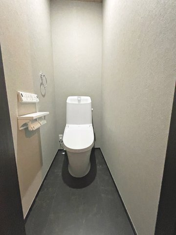 新築戸建・新築建売　三春町深田和　御木沢小・三春中のトイレ|白を基調とした清潔感のある空間です！ペーパーホルダーが2つあるのも便利です！