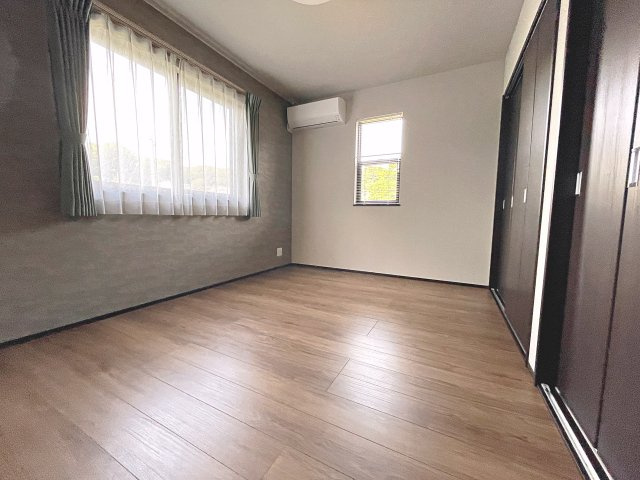 新築戸建・新築建売　三春町深田和　御木沢小・三春中の洋室|6帖の洋室は収納が多く2面採光で陽当たりが良いお部屋です！