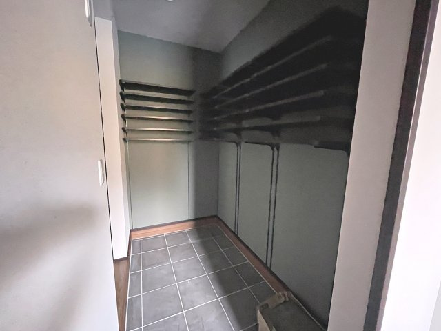 新築戸建・新築建売　三春町深田和　御木沢小・三春中の玄関|玄関収納は可動式の棚で靴の高さに合わせて調節が可能です！