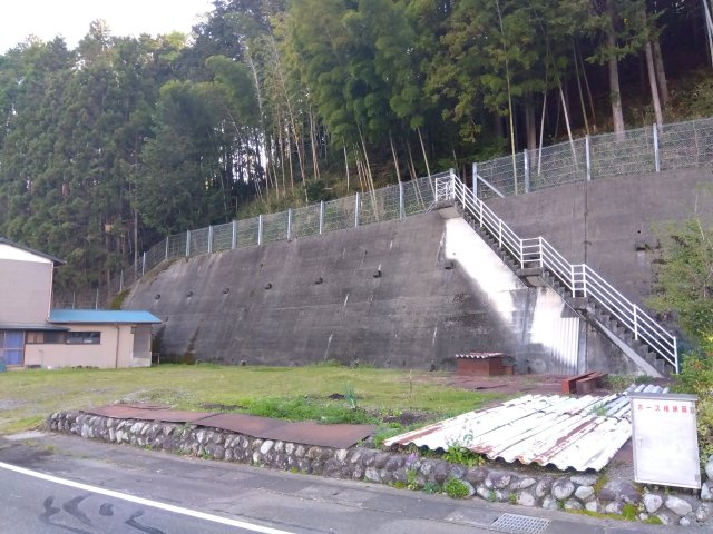 売土地　富士宮市内房の外観|敷地が約95坪と広々しています。整形地のため資材置き場や駐車場におすすめです。