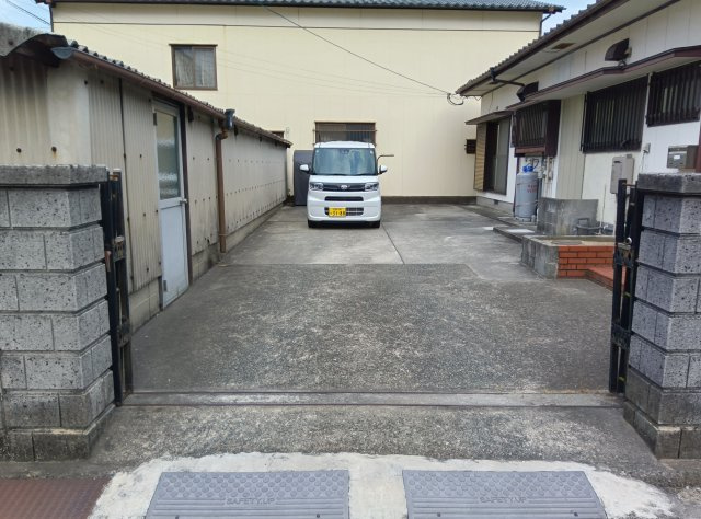 新地町M貸家の駐車場