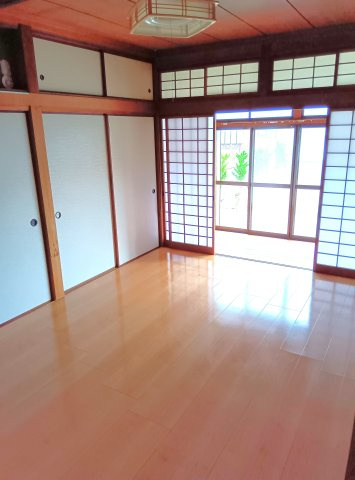 新地町M貸家の洋室