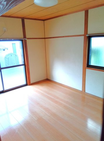 新地町M貸家の寝室