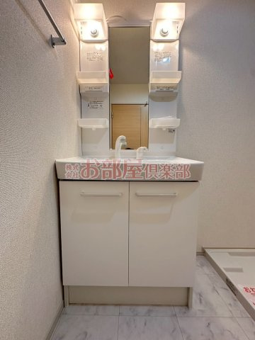 ソーレ2号館の洗面所|ゆったりとスペースのある洗面所