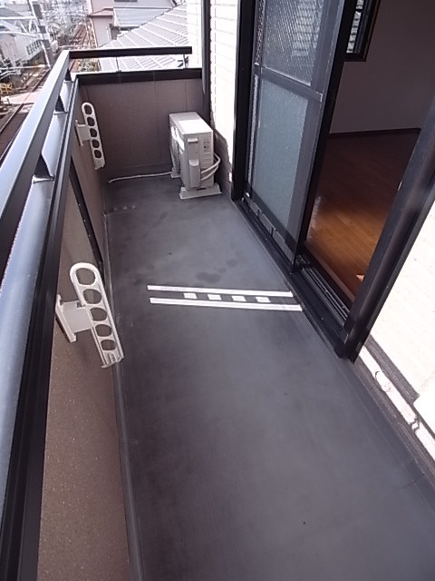メゾン三条のバルコニー