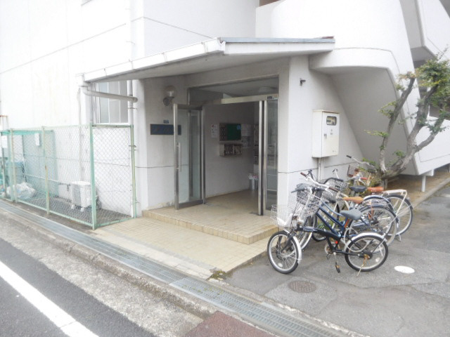 姫路市三左衛門堀西の町の賃貸マンションのエントランス