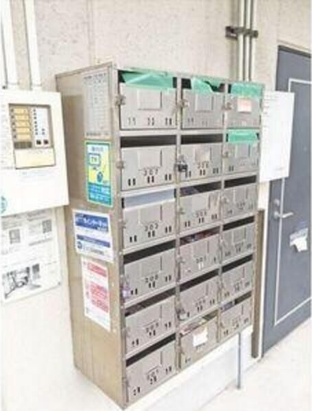 エスポア八田のロビー