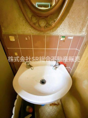 森河内西2丁目中古戸建の洗面所|忙しい朝には欠かせない洗面所です