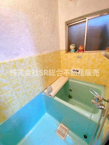 森河内西2丁目中古戸建の浴室|お風呂には窓もあり、換気がバッチリとできます☆