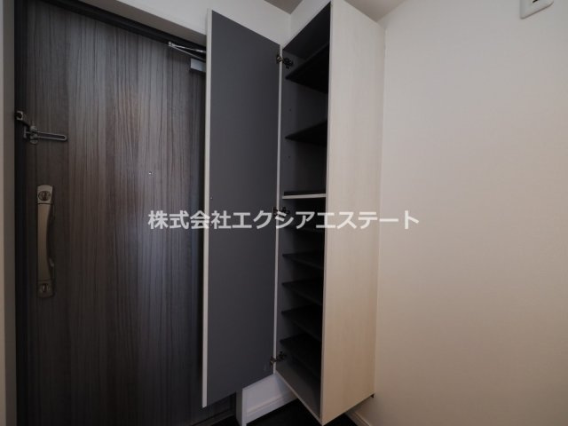 プレミエール西田辺の玄関