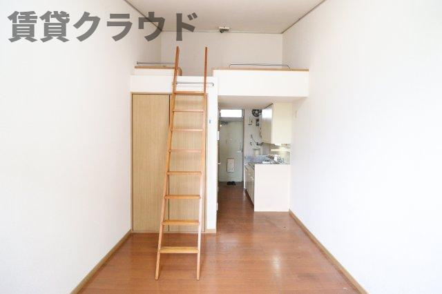 エステートピアシティ5Aの居間・リビング|おしゃれな居間です