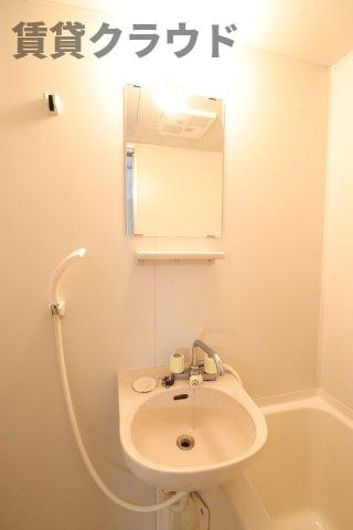エステートピアシティ5Aの洗面所|明るい洗面所です