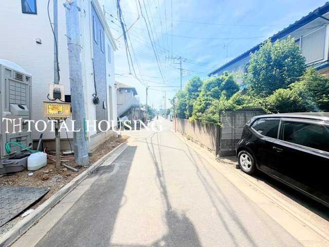 【前面道路含む現地写真】 | 小平市花小金井5丁目　新築戸建　全2棟