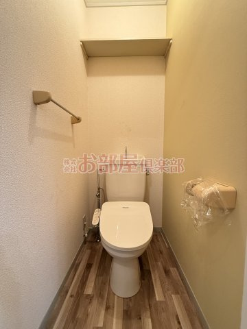 アーバンライフ津福のトイレ|落ち着いた色調のトイレです