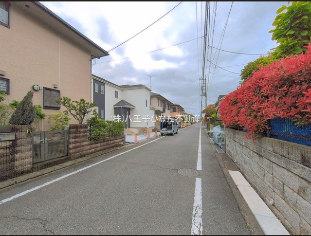 祝成約済み　八王子市　南陽台　新築戸建て　の前面道路含む現地写真|～仲介手数料無料☆八王子ひなた不動産～八王子市南陽台　新築戸建て